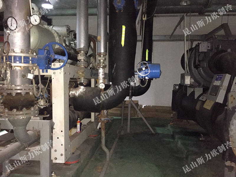 螺杆式冷水机组