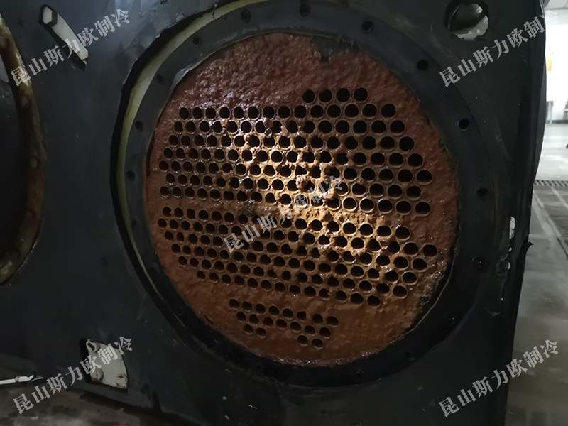 蒸发器及冷凝器物理通炮清洗,顿汉布什地源热泵机组维保,中央空调主机清洗保养