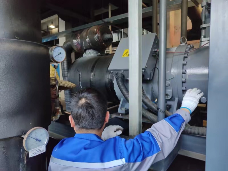 中央空调机组维保 中央空调机组保养 制冷设备加氟保养