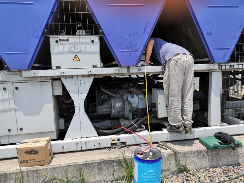 开利风冷螺杆热泵机组维保